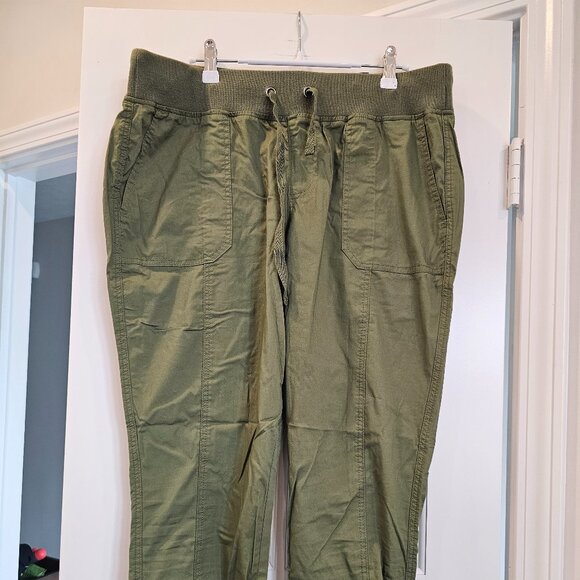 NWT-Torrid-Pull-On Convertible Poplin Crop Pant - Picture 2 of 6